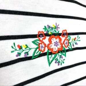 VINTAGE 90s Retro White Black Horizontal Striped T-shirt Top Minimalist Floral